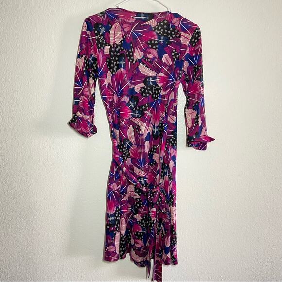 Diane Von Furstenberg Wrap Dress 100% Silk Cuffed Sleeves Fuschia 4 - Picture 5 of 5